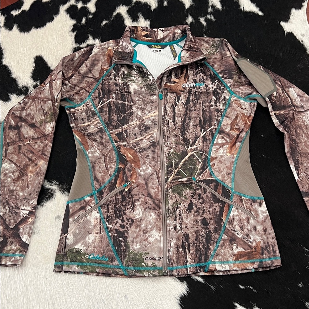 Cabela's Woodland Camouflage Hunting Jacket  Size Medium